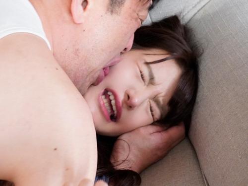 人妻レイプ】旦那が出張で不在中 義父に犯された若妻さん...酒酔いして豹変した義父に無理やりチンポをねじ込まれてしまう