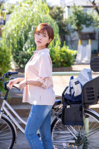 保育園での8時間の出来事：絶倫ママチャリ妻と長男サッカーコーチとのNTR不倫… 紗倉まな【1stars00808】