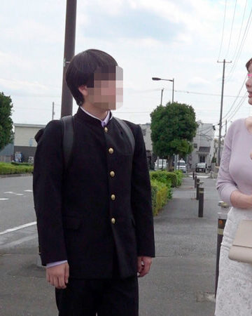 顔出しMM号 美人妻限定 ザ・マジックミラー 仲良しママ友対抗！童貞逆ナンパ射精バトル！！ 4 出会ったばかりの年下童貞を人妻が恥じらいながらも手コキ・オナホコキ・フェラ！筆おろし中出し！！【dvmm00185】