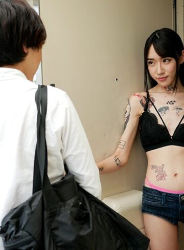 彼女が家で待ってるのに…隣の絶倫タトゥー美女の家に呼び出されて中出しされ続けた逆NTR 水森翠【hnd00779】