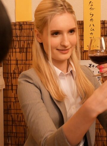 出張先で上司に狙われたブロンド女子社員…絶倫ピストンで何度もイカされナマ中出し エマ・ローレンス【ipit00012】
