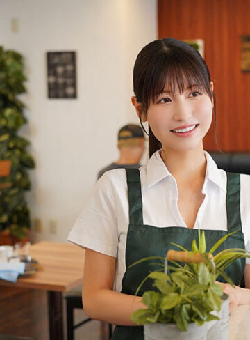 バイト先の可愛い先輩が大嫌いな店長の指示で際どいミニスカを穿かされセクハラ挿入快楽堕ちしていた。 桜空もも【ipzz00198】