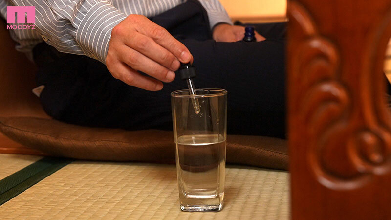 前戯好き変態教授とまさかの相部屋で何度も何度も舐め堕ちさせられクンニ沼に溺れた私… ゼミ合宿NTR21発中出し 三崎なな【midv00661】