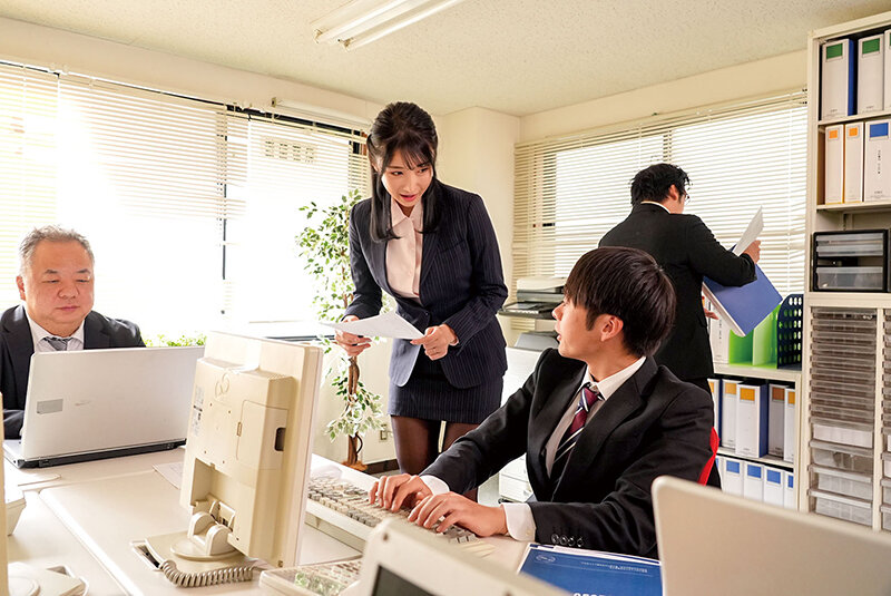 職場痴● おとなしい事務員の妻が巨根の上司に毎日ワイセツ行為をされているようだ… 小野坂ゆいか【ngod00344】