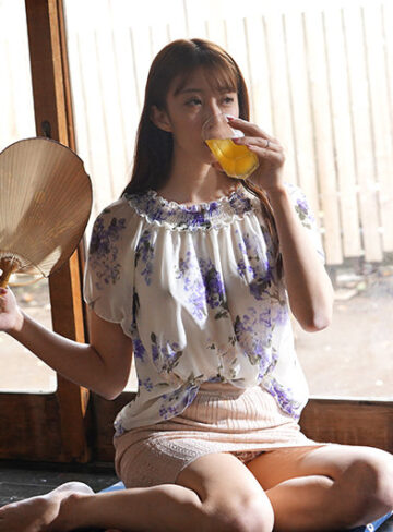 ど田舎の夏はヤルことがなくて隣の美人奥さんの誘惑に乗っかり毎日じっとり汗だく交尾 星宮一花【ssis00148】