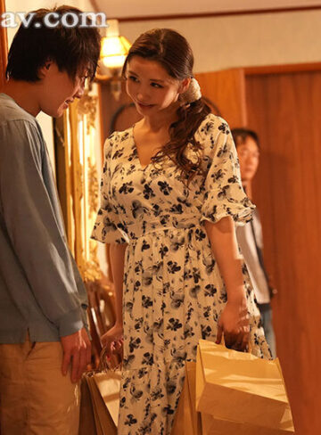 【人妻NTR】 リゾートプールで非日常を感じながら知り合った若い男に寝取られた美人妻… 愛弓りょう【juq00639】